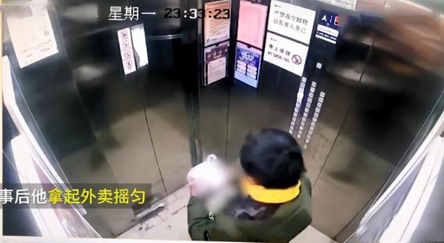 在餐盒里小便外賣員，顧客吃完胃里會出現什么狀況？